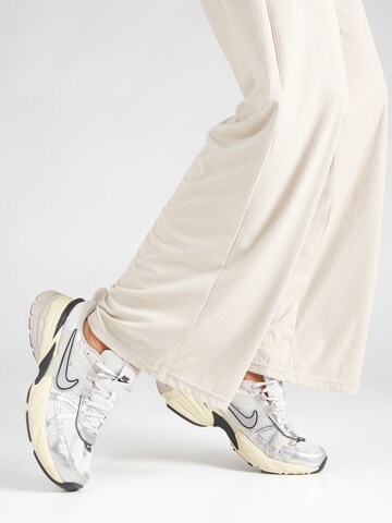 Largi Pantaloni sport 'ONPHOMIE' de la ONLY PLAY pe gri