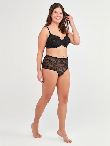 Penti Balkonetka Biustonosz 'BHs & Bralettes' w kolorze czarny