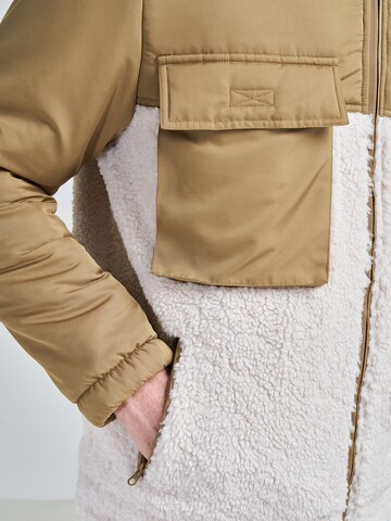 ABOUT YOU x Swalina&Linus Between-Season Jacket 'Linus' in Beige