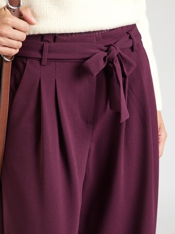 ONLY - Pierna ancha Pantalón plisado 'ONLEVI' en rojo