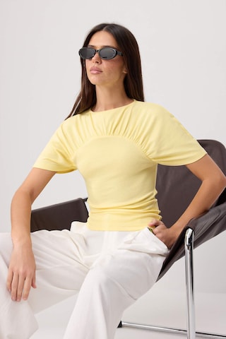 Tricou de la Trendyol pe galben
