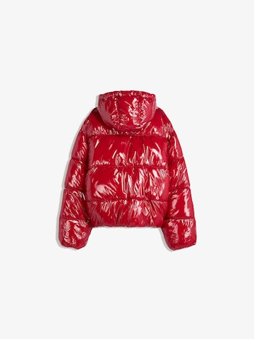 Bershka Zimní bunda – červená