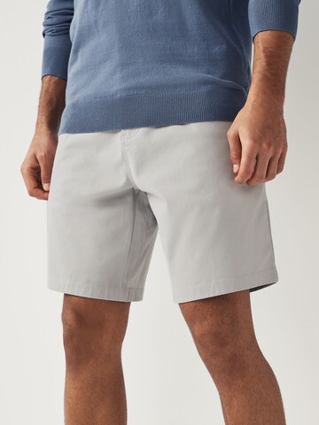 regular Pantaloni chino di Next in grigio: frontale