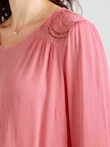 ONLY Carmakoma - Blusa 'CARSELASI' en rosa