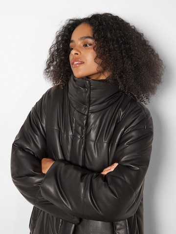 Manteau d’hiver Bershka en noir