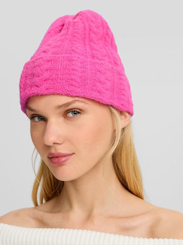 Bershka Beanie in Pink