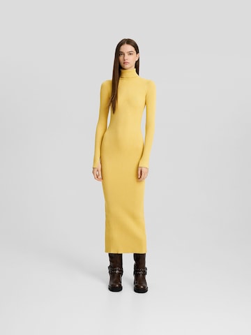 Bershka Úpletové šaty – žlutá