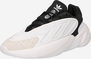 Sneaker bassa 'Ozelia' di ADIDAS ORIGINALS in bianco: frontale