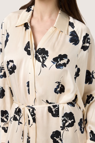SOAKED IN LUXURY - Vestidos camiseiros 'Erwina' em bege