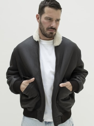 Just things we like Winter jacket 'ITSUKI Reversible Shearling Jacket' in Brown: front