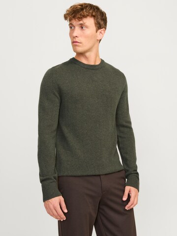 JACK & JONES Sweater in Green: front