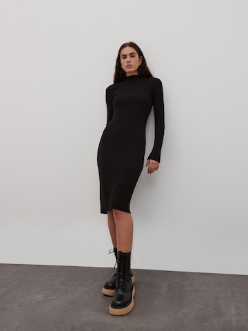 EDITED Knitted dress 'Hada' in Black: front