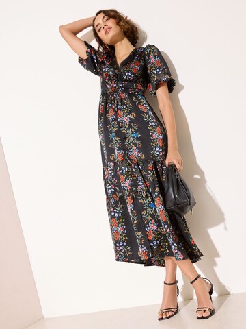 Rochie de la Friends Like These pe negru