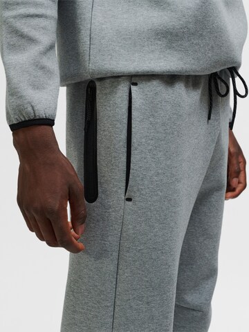 Hummel Tapered Sports trousers in Grey