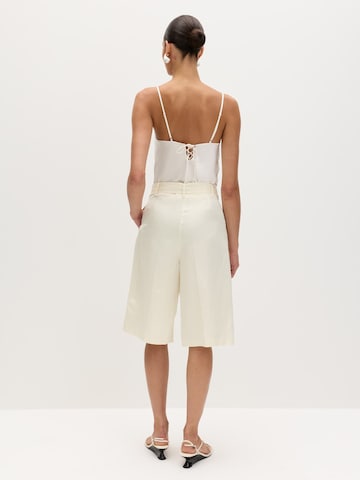 regular Pantaloni con pieghe di Marks & Spencer in beige