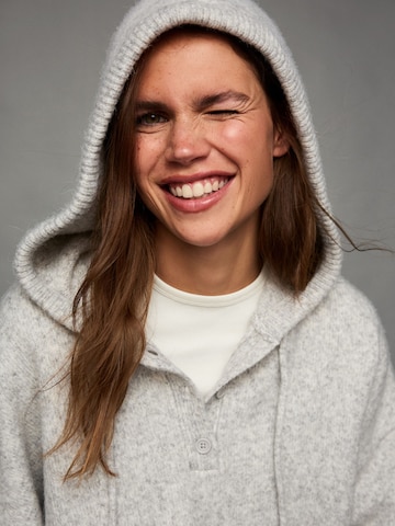 Pull-over Bershka en gris