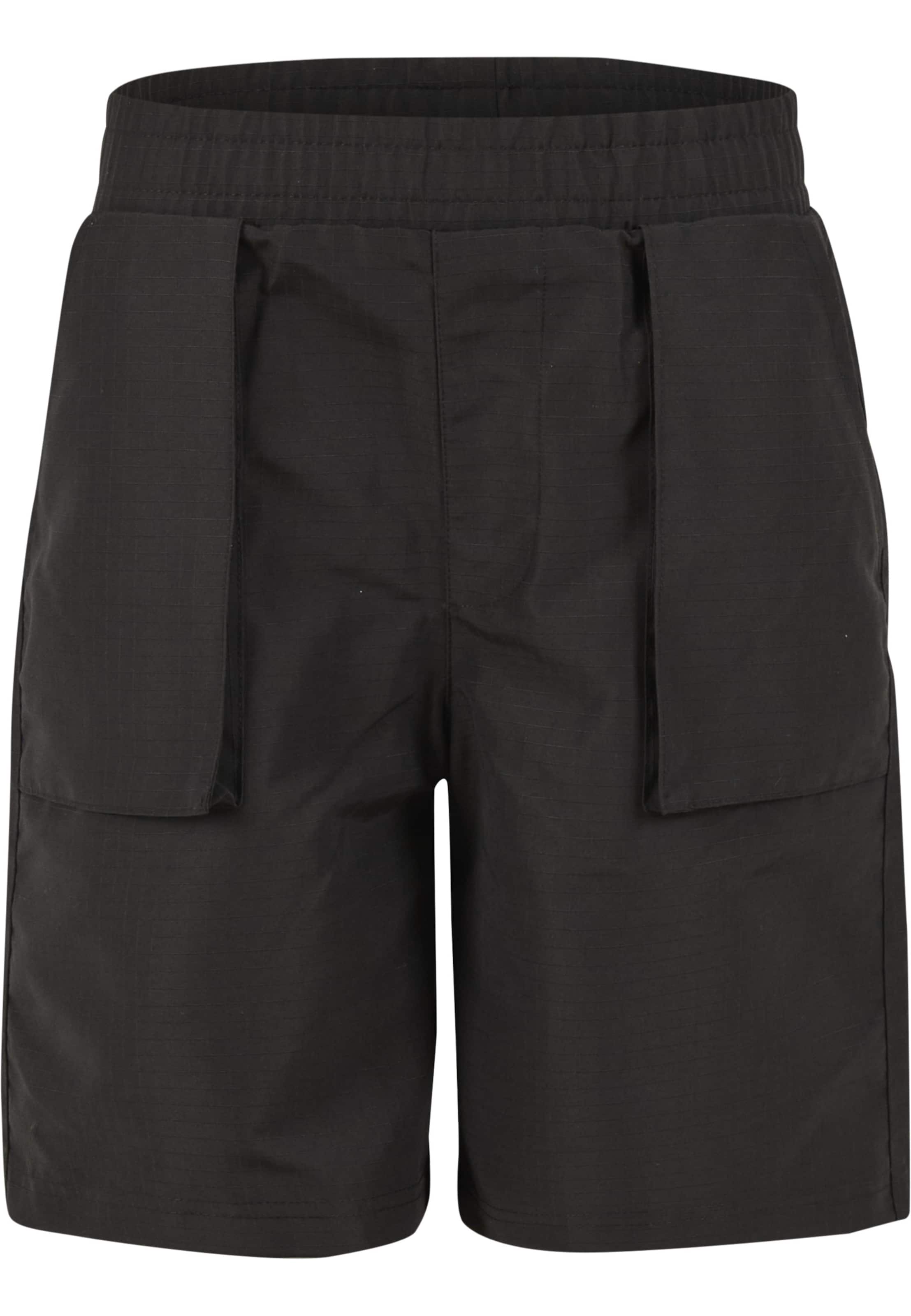 Urban Classics Regular Shorts in Schwarz: Vorderseite
