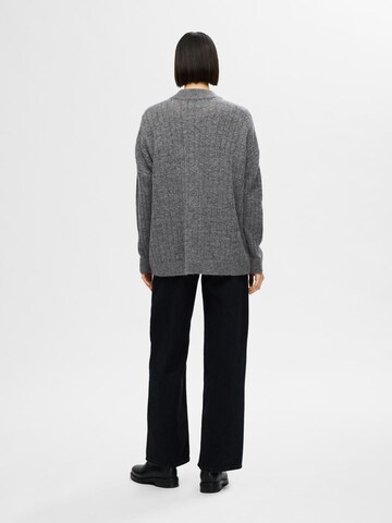 SELECTED FEMME Neulepaita 'Maline' värissä harmaa