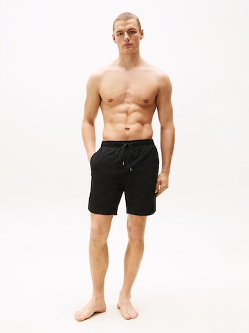 Shorts de bain 'Essential' TOMMY HILFIGER en noir