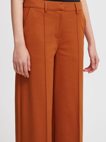Wide leg Pantaloni con piega frontale 'KATE' di ICHI in rosso