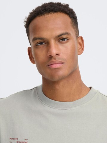 BLEND Rundhalsshirt ' BHKodey ' mit Backprint in Grau