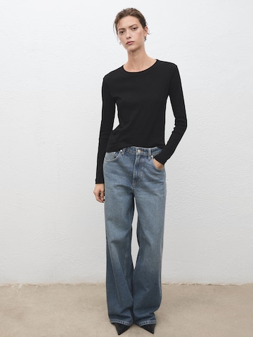 Tricou 'ENI' de la MANGO pe negru