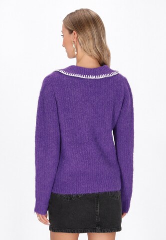 IZIA Oversized neulepaita värissä lila