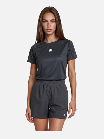 HEFTYKA Regular Workout Pants in Black: front