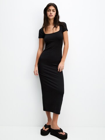 Pull&Bear Kleid in Schwarz: Vorderseite