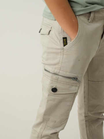 Coupe slim Pantalon 'Danakil' Deeluxe en gris