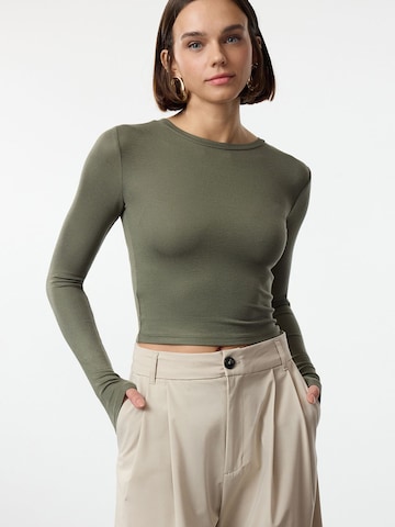 T-shirt Trendyol en vert : devant