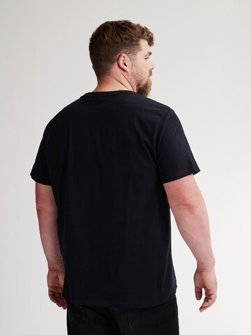 Petrol Industries T-shirt i svart