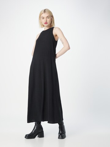 Robe d’été 'SASSIE' NÜMPH en noir : devant