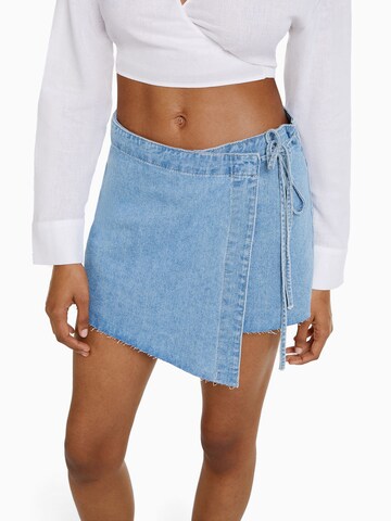 Bershka Regular Shorts in Blau