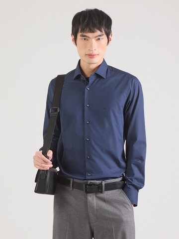 Michael Kors - Ajuste estrecho Camisa en azul: frente