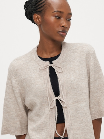 Only Petite Neuletakki 'ONLSIMONI' värissä harmaa