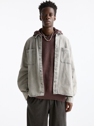 Giacca di mezza stagione di Pull&Bear in grigio: frontale