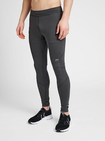 Skinny Pantalon de sport Newline en gris : devant