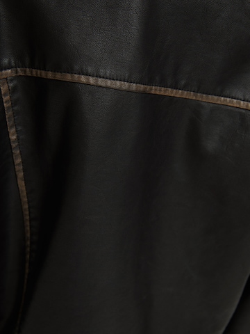 BershkaPrijelazna jakna - smeđa boja