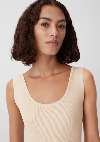 Top in maglia di COMMA in beige