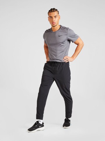 Effilé Pantalon de sport 'Unlimited' NIKE en noir