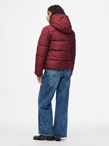 Veste d’hiver 'PCBee' PIECES en rouge