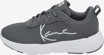 pilka Karl Kani Sportbačiai be auliuko 'Snug': priekis