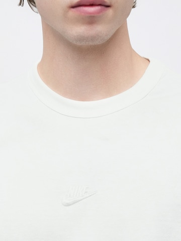Nike Sportswear T-Shirt 'ESS' in Weiß