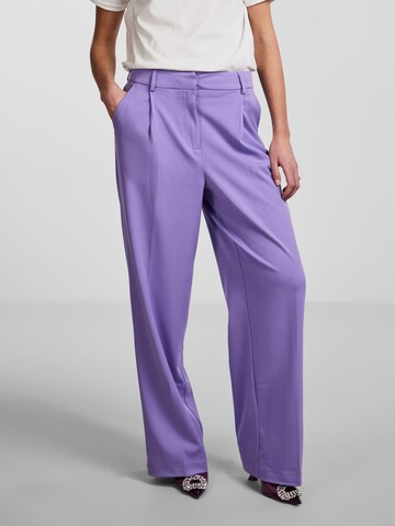 PIECES Wide leg Pleat-Front Pants 'SERANO' in Purple: front