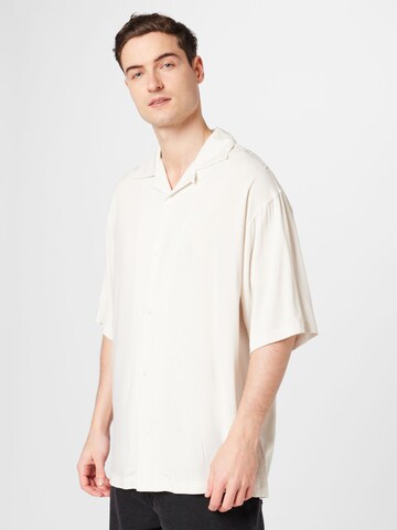 WEEKDAY Comfort fit Button Up Shirt 'Coffee' in White: front