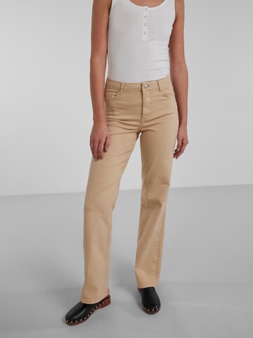 Bootcut Jeans 'Peggy' di PIECES in beige: frontale