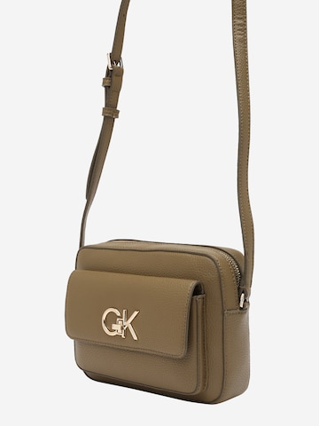 Calvin Klein - Bolso de hombro en verde: frente