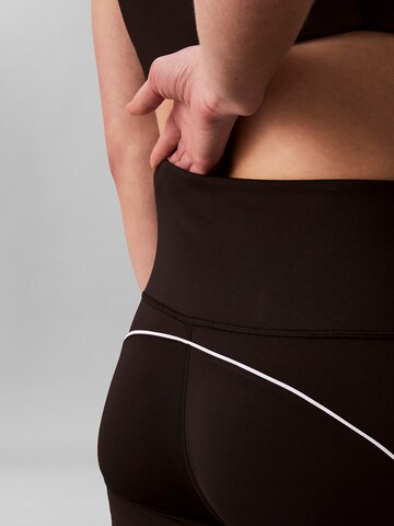 Coupe slim Pantalon de sport Calvin Klein Sport en noir