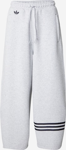 ADIDAS ORIGINALSWide Leg/ Široke nogavice Hlače - siva boja: prednji dio